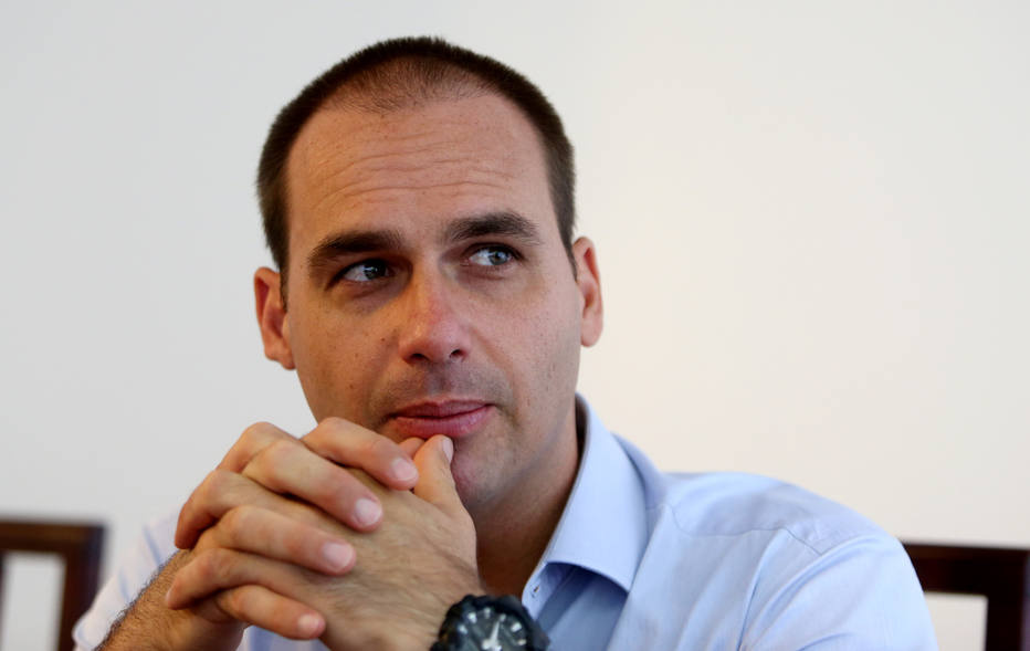 Filho de Bolsonaro diz que governo "talvez não consiga" aprovar reforma da Previdência